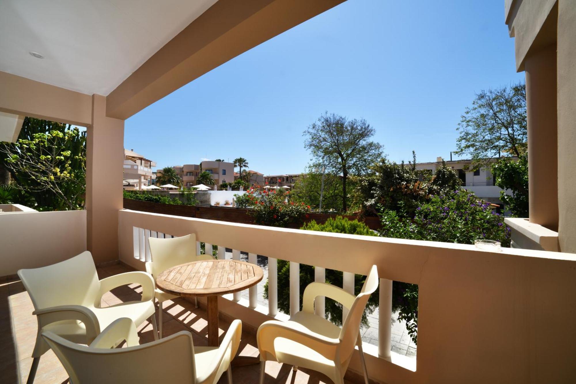 Akatos Hotel Agia Marina Exterior foto
