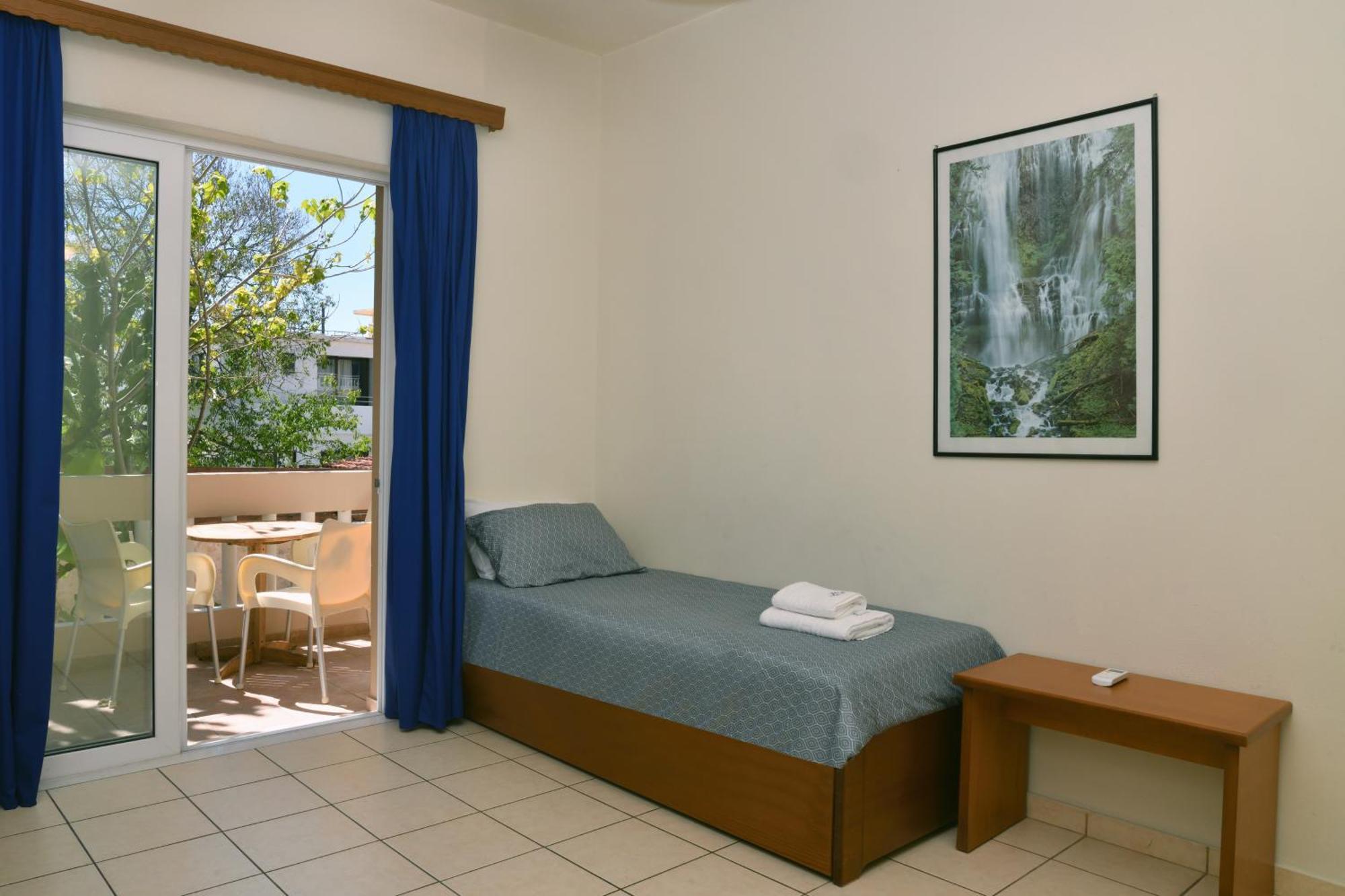 Akatos Hotel Agia Marina Exterior foto