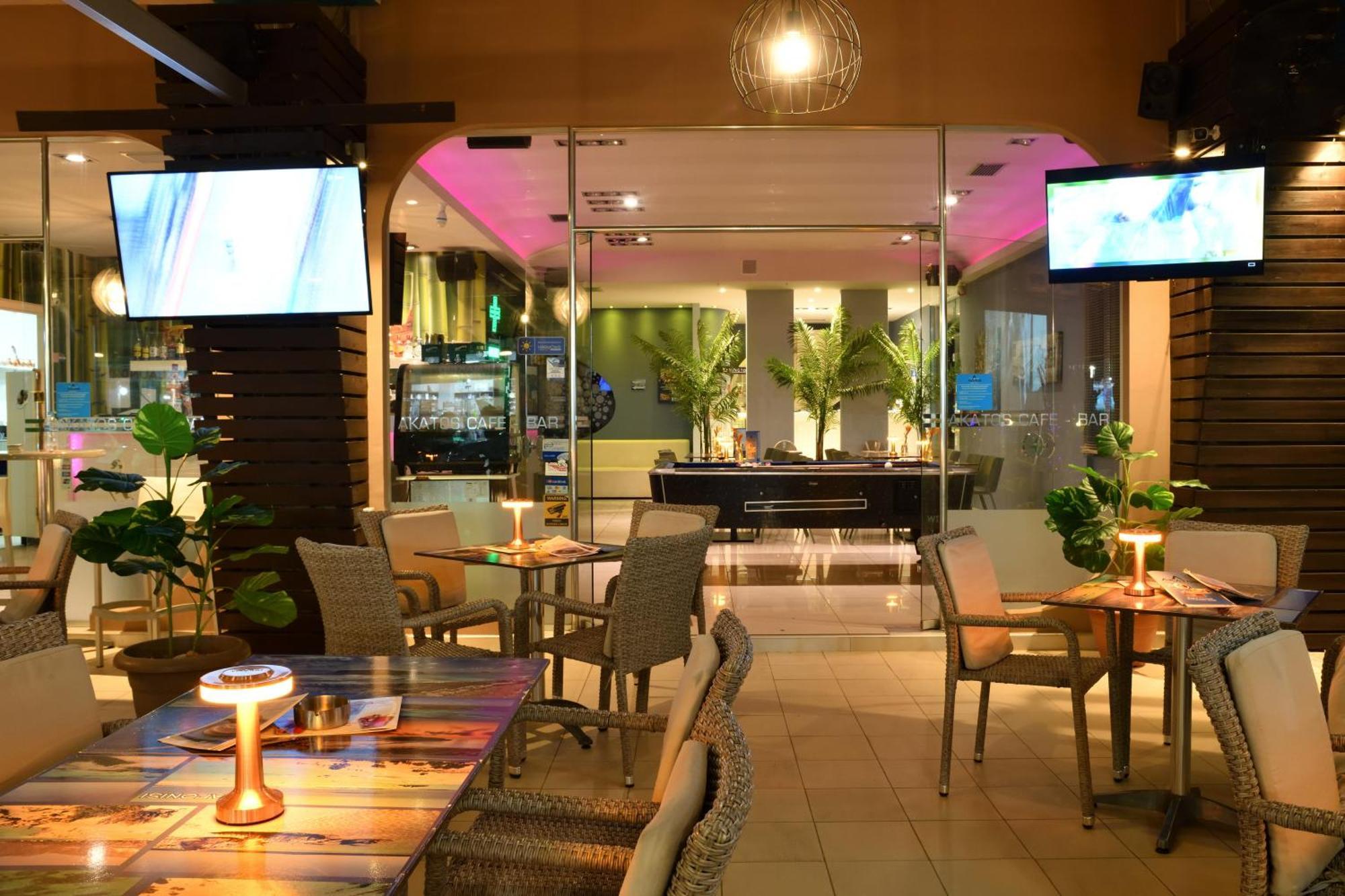 Akatos Hotel Agia Marina Exterior foto